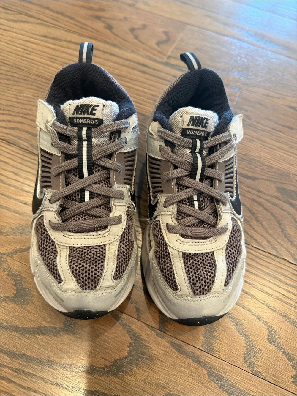 Nike Kids black  and Gray Vomero 5 Sneakers